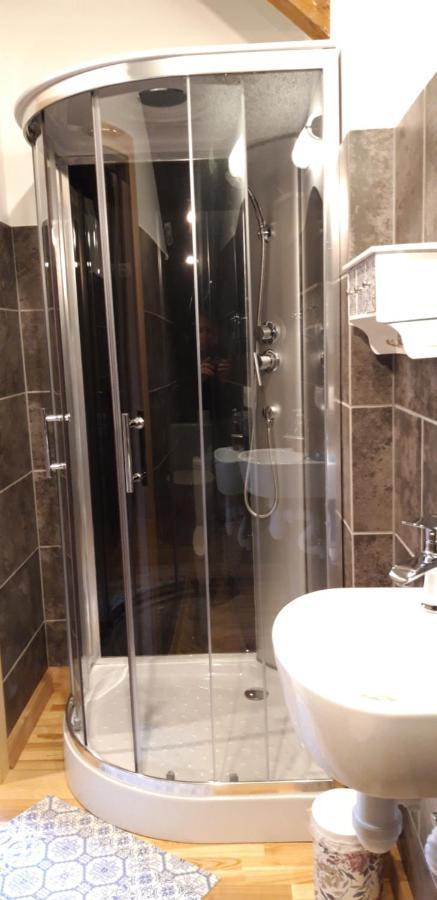 Metras Maja Hotel Aizpute Kültér fotó