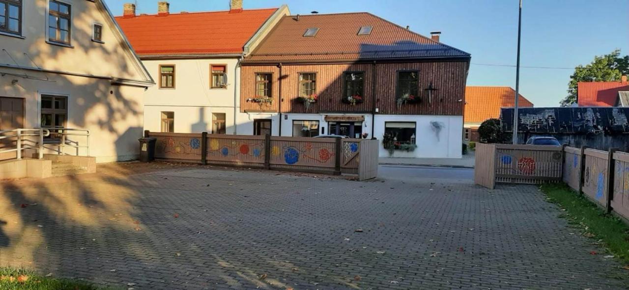 Metras Maja Hotel Aizpute Kültér fotó